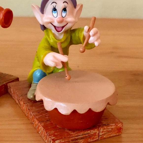 Disney lot of 5 Snow White and the Seven Dwarfs Figurines - Picture 2 of 12